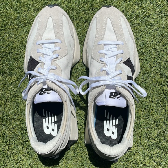 NEW BALANCE 327 Sneakers! - Picture 9 of 14